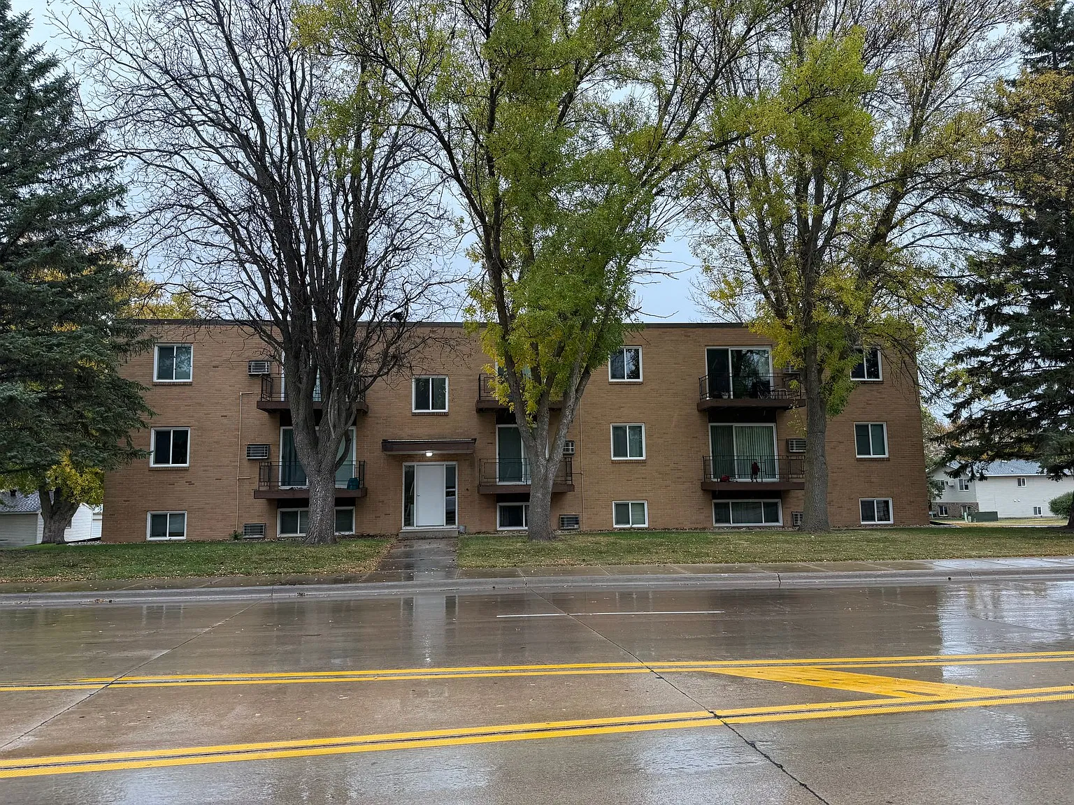 Park Manor — Photo 1