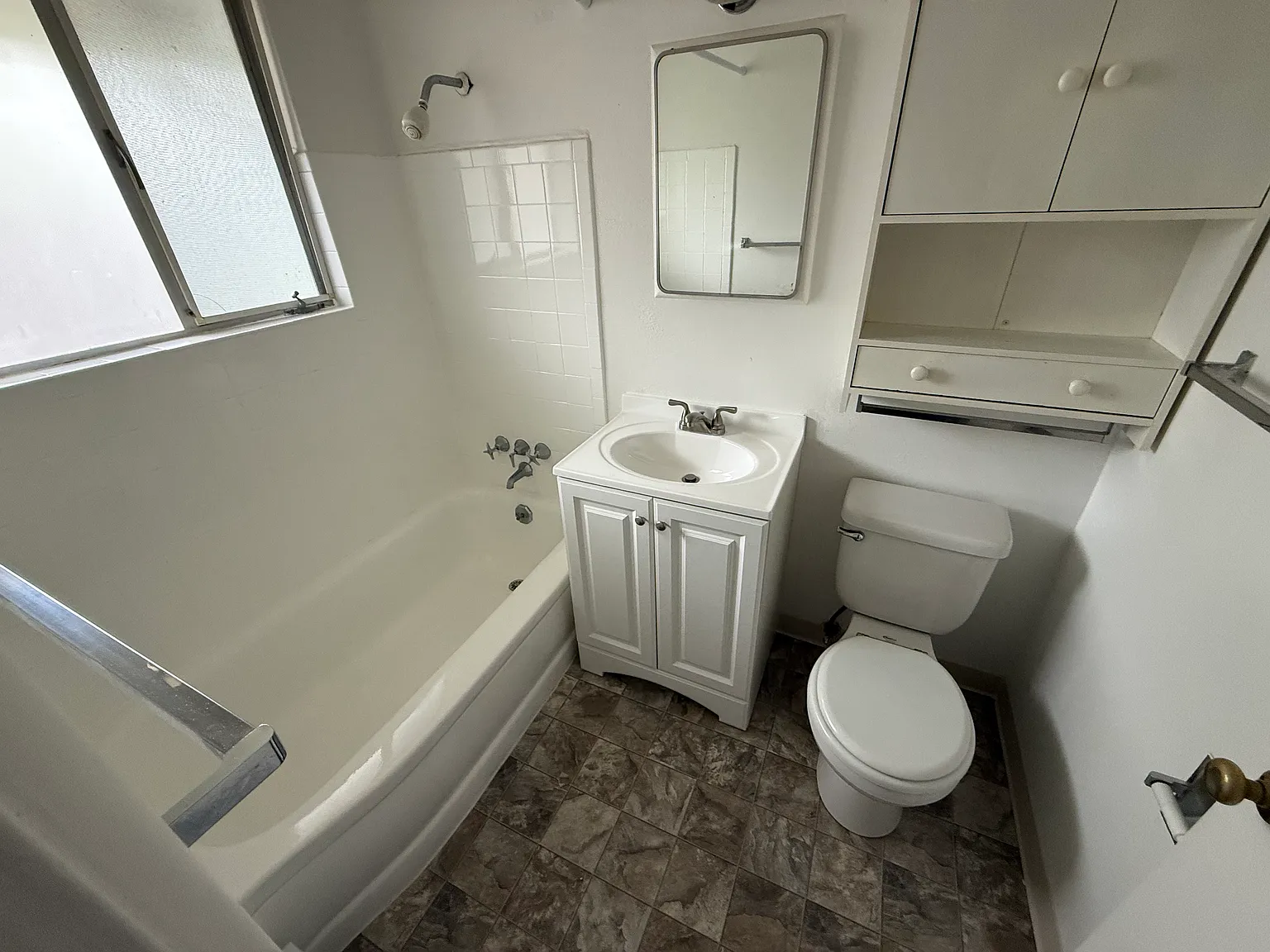 1 bed, 700 sqft, $1,000 — Photo 4