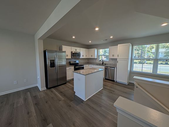 2nd image of 2059 Langer St