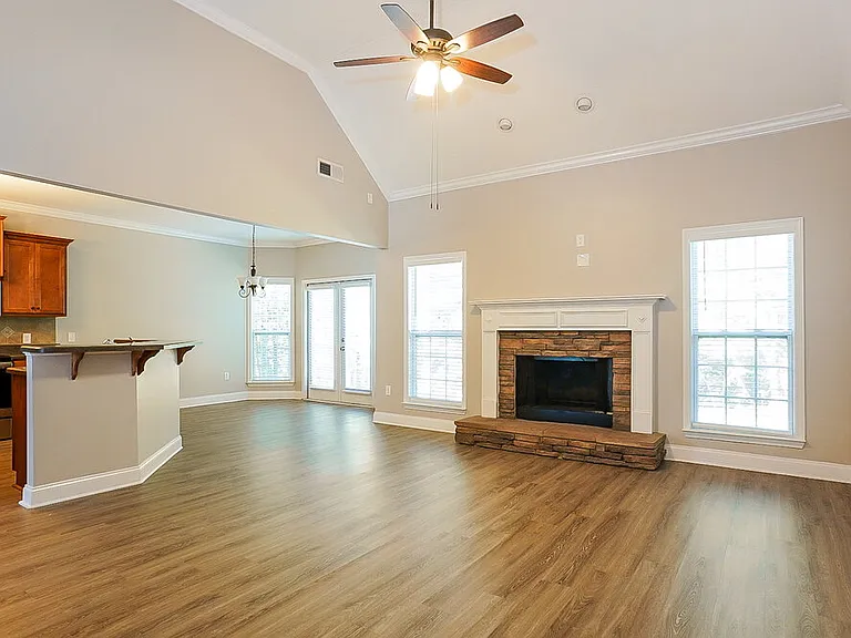215 Village Park Dr — Photo 3