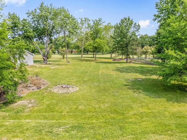 1743 Fairside Dr, Sandwich, IL 60548