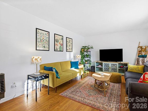 5th image of 203 Moody St