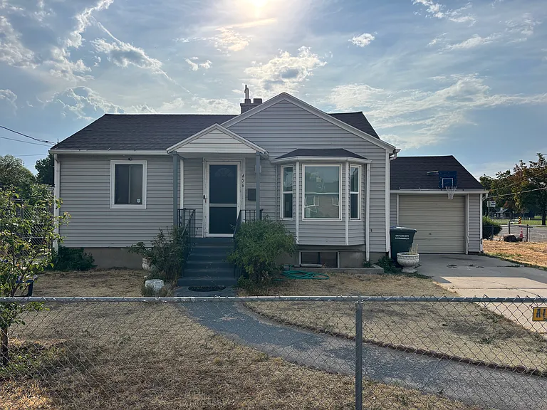 406 S Navajo St — Photo 2