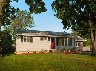 32 Grasshopper Ln, Tewksbury, MA 01876