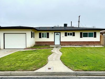 10902 San Madina Drive, Hanford, CA, 93230