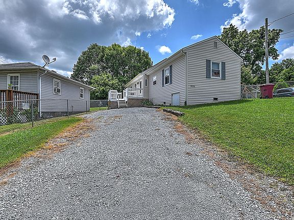 2nd image of 2620 Louise St