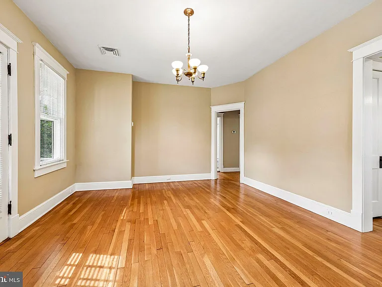 526 N Ivy St — Photo 16