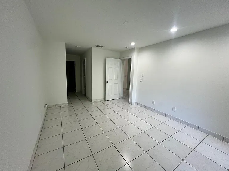 1096 Staghorn St — Photo 20