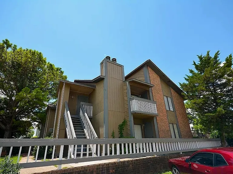 2218 Wind Trace Cir SW #D — Photo 1
