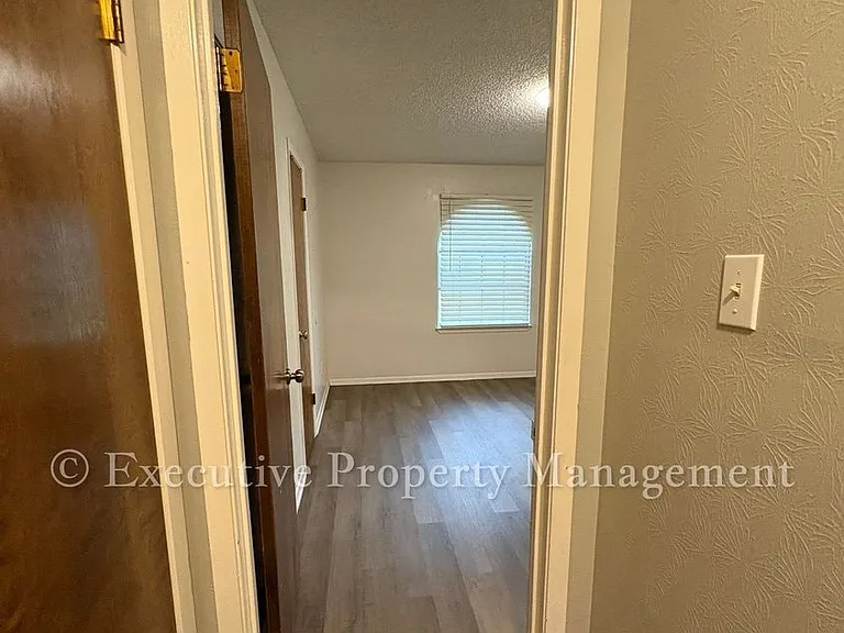 410 Jeffrey Ln — Photo 46