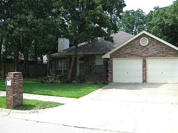 3rd image of 2505 Oak Park Dr