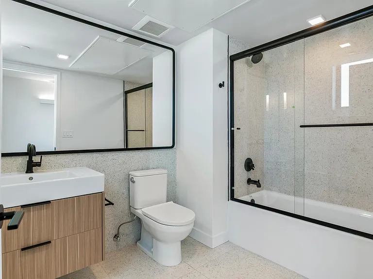 Venue Residences — Photo 99