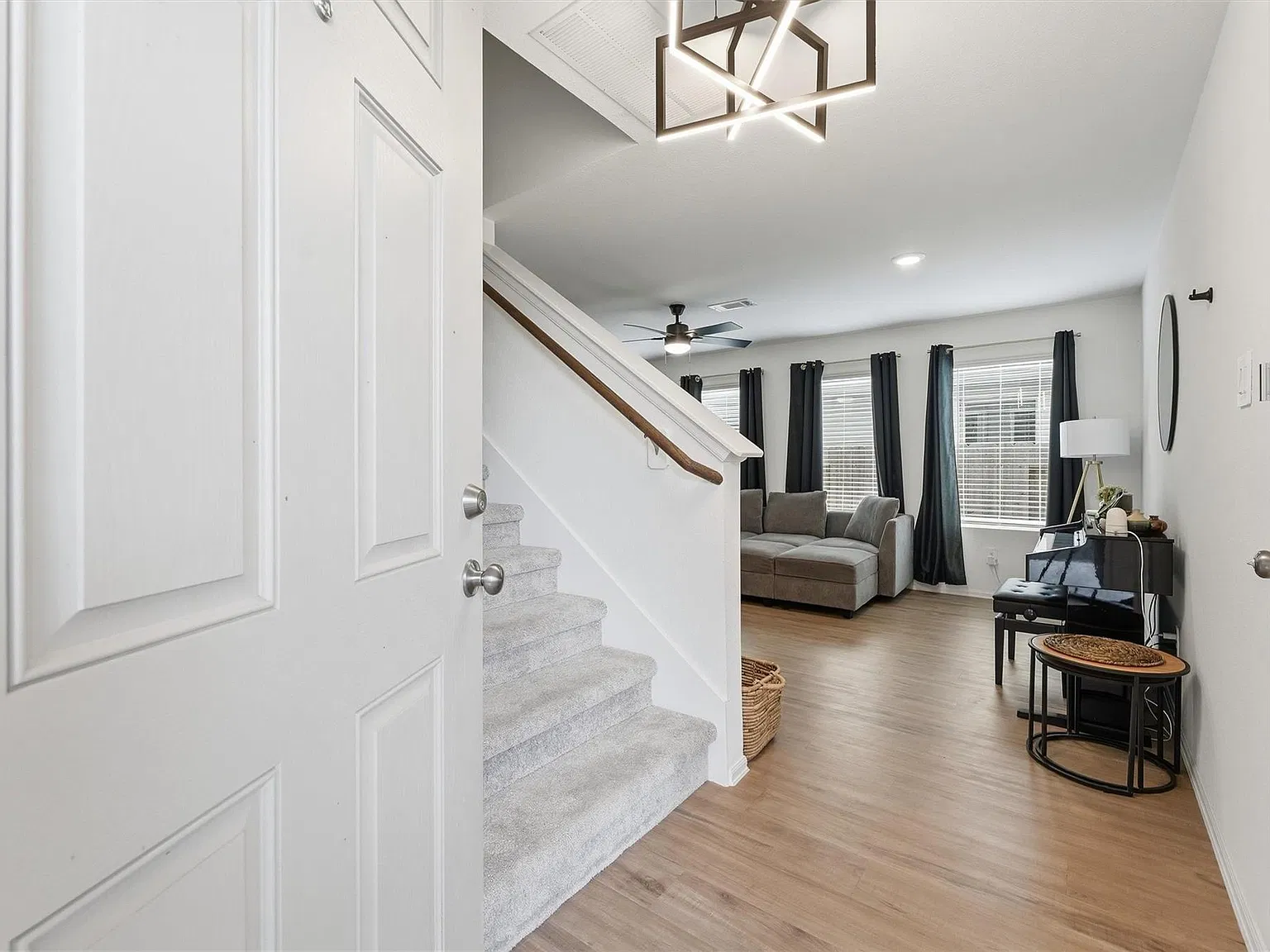 4 bed, 2.5 bath, 1908 sqft, $2,200 — Photo 4