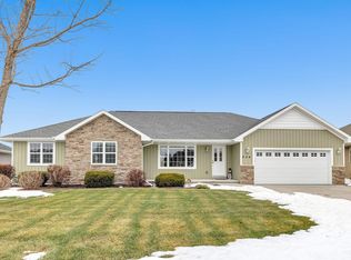 624 Pebblestone Cir, Oneida, WI 54155