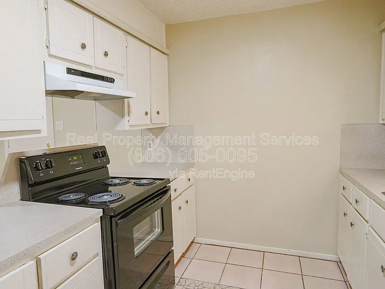 2912 Kirby Ave — Photo 4