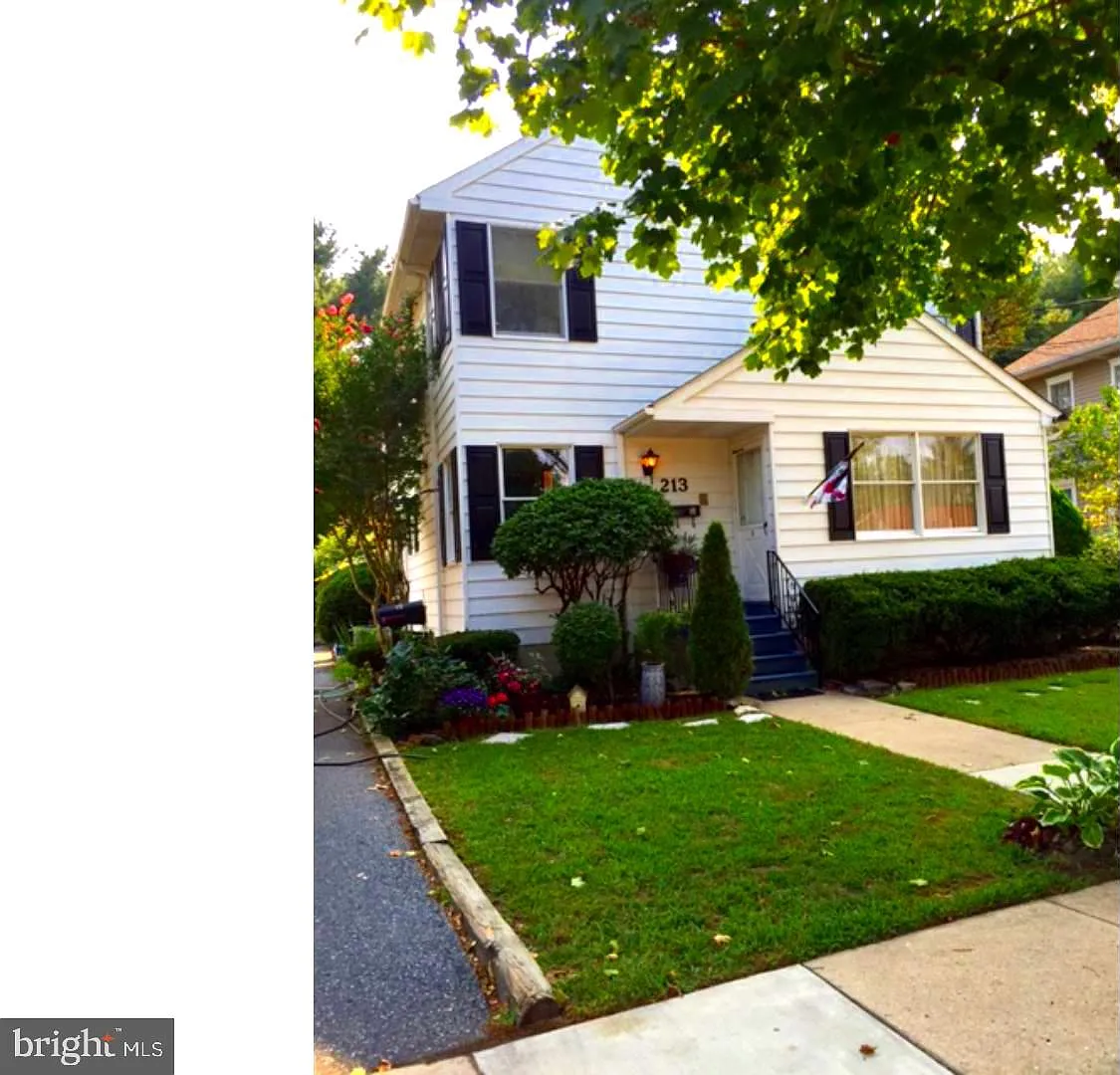 4 bed, 2.5 bath, 1759 sqft, $2,100 — Photo 1