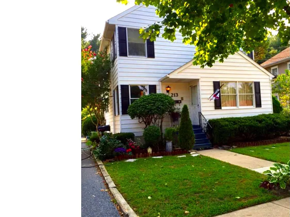 213 Laurel Ave #B