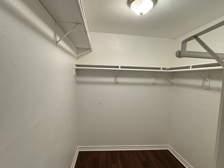 3508 Silverhill Dr — Photo 10