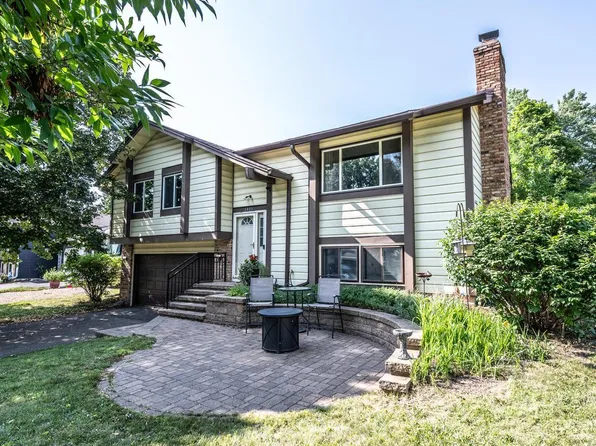 1401 Raleigh Dr, Burnsville, MN 55337
