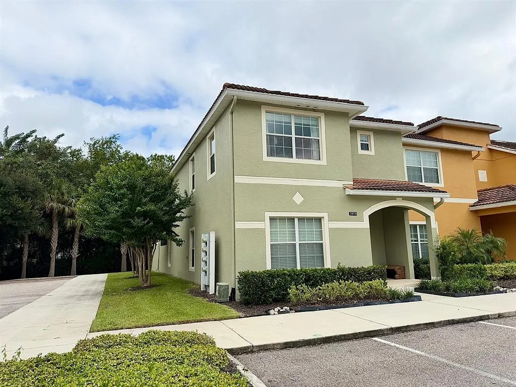 5 bed, 4.0 bath, 2024 sqft, $2,750 — Photo 2