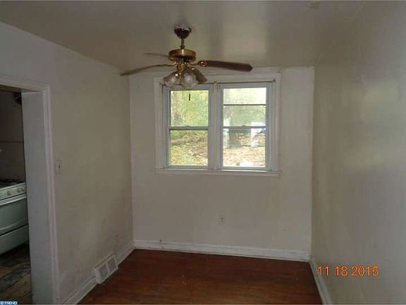 3rd image of 628 E Annsbury St