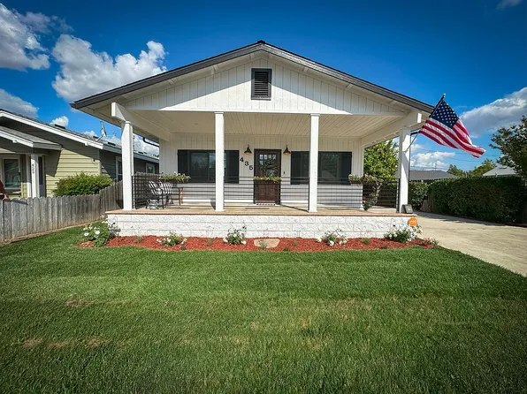 435 Oxford Ave, Clovis, CA 93612