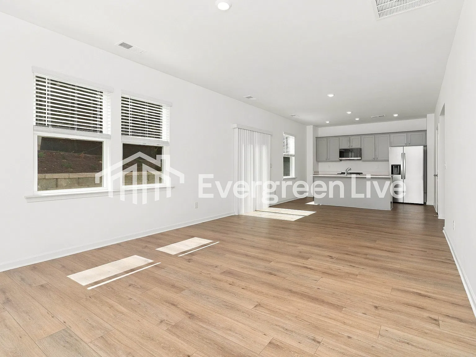 4 bed, 2.5 bath, 1809 sqft, $2,085 — Photo 4