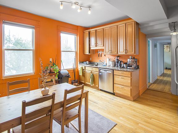 4th image of 21-23 Essex St Unit 212