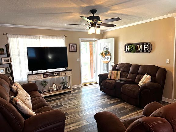 2nd image of 1916 Marthaler Ln