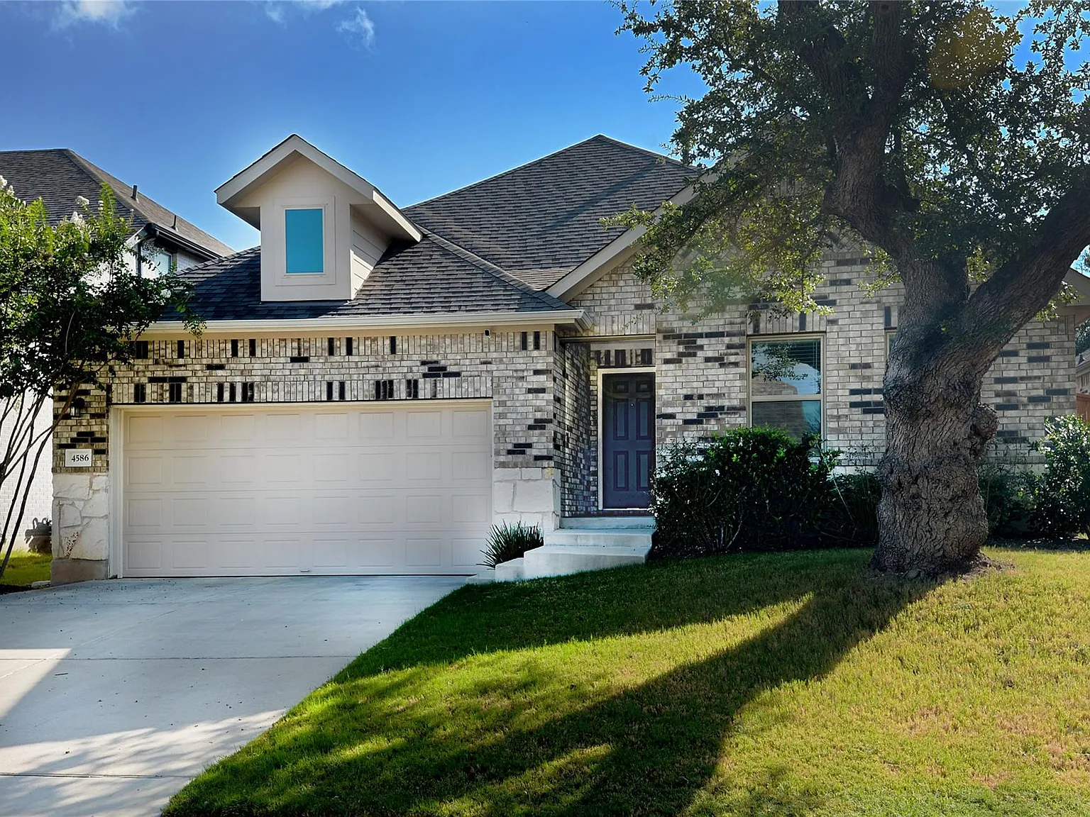 3 bed, 2.0 bath, 1813 sqft, $2,295 — Photo 2