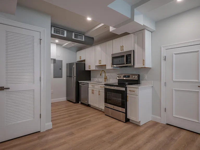 146 Main St #201 — Photo 3