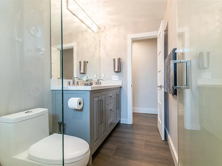 2275 SW 44th St — Photo 3