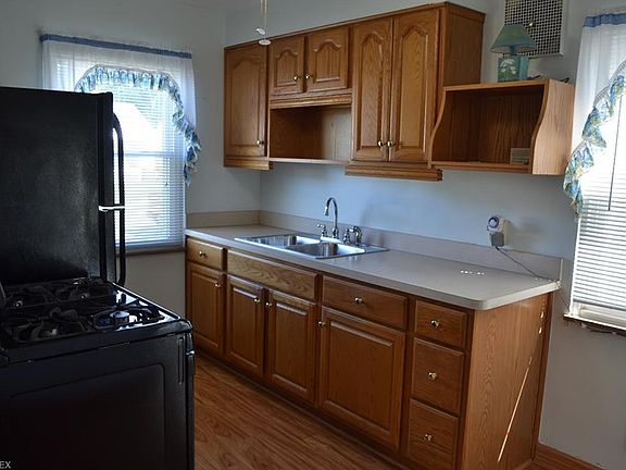 4th image of 12912 Garland Ave