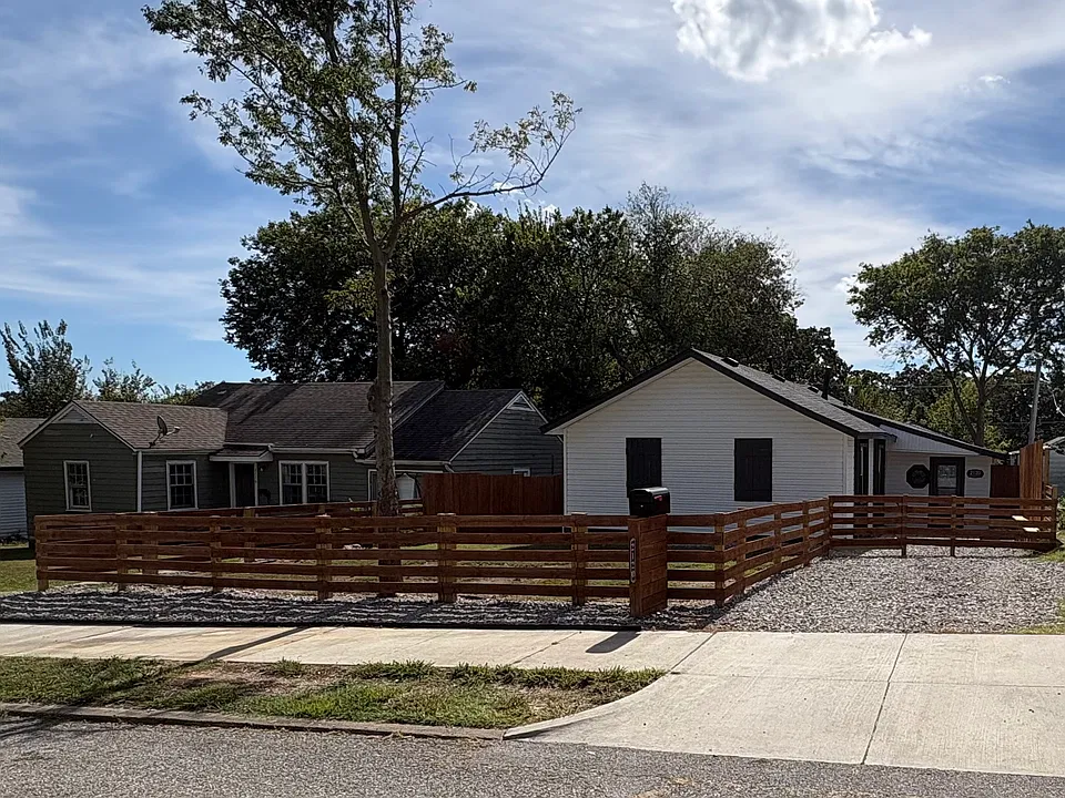 2120 W 41st Pl