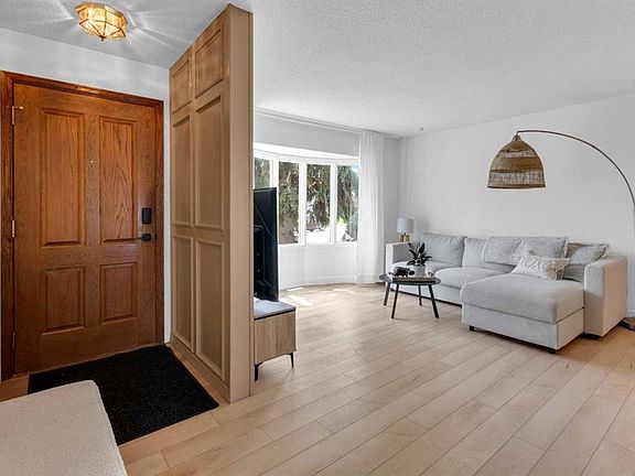 2nd image of 77 Hogarth Cres SW