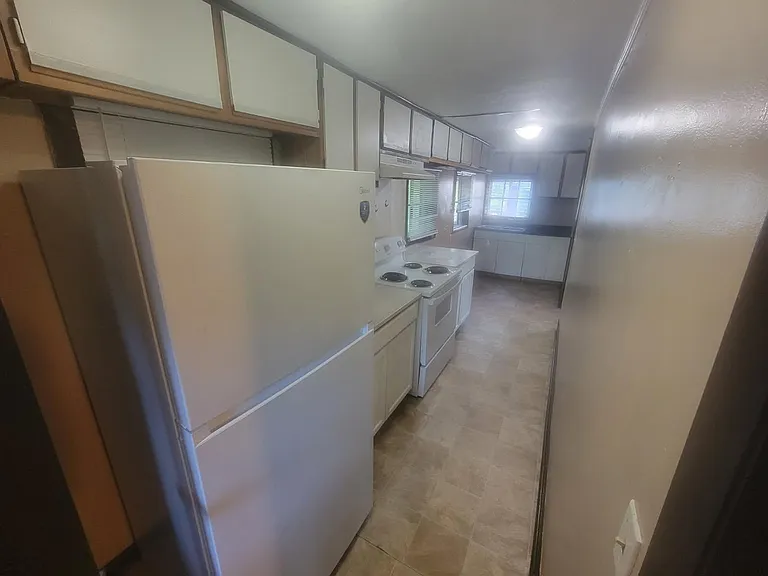 2642 Glass St — Photo 4