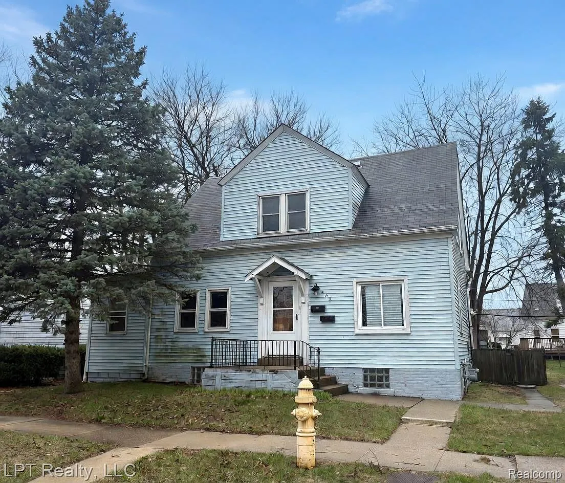 453 Spruce St photo 1