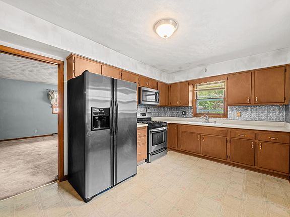 8th image of 3042 Huffman Blvd