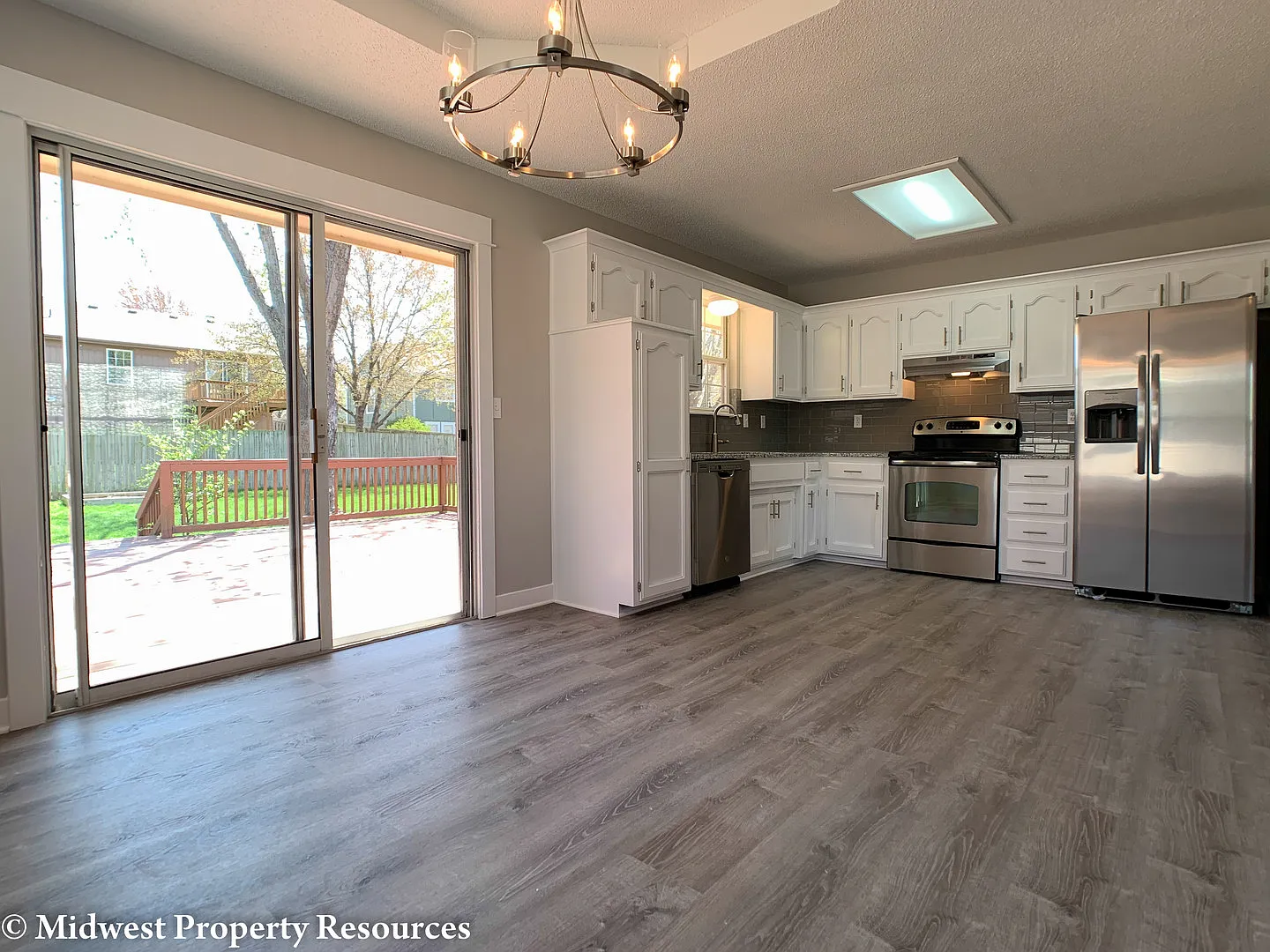 Wow! Everything is new! 3 bedrooms, 2.5 baths with a fenced backyard! — Photo 4