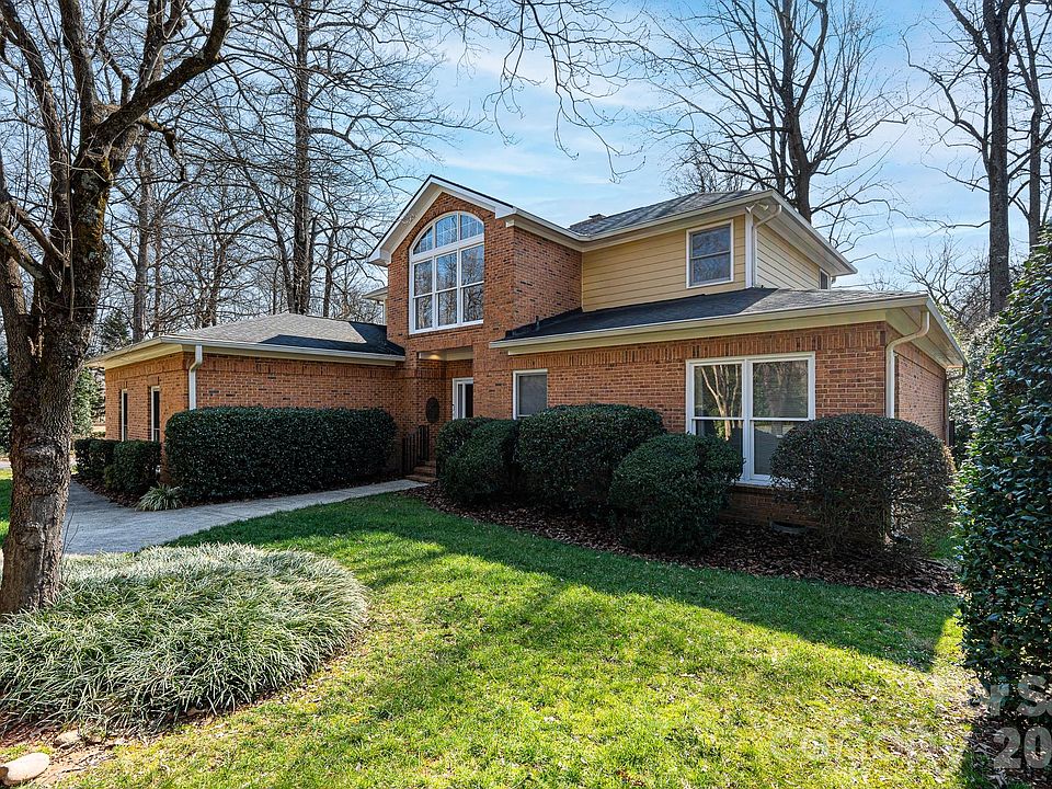 1st image of 200 Bentley Oaks Ln