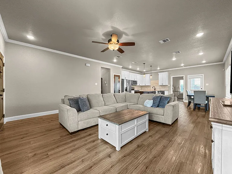 1606 Black Kettle Trl — Photo 2