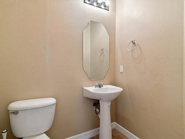 4621 Brighton Dr — Photo 17