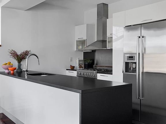 3rd image of 639 6th Ave APT 2