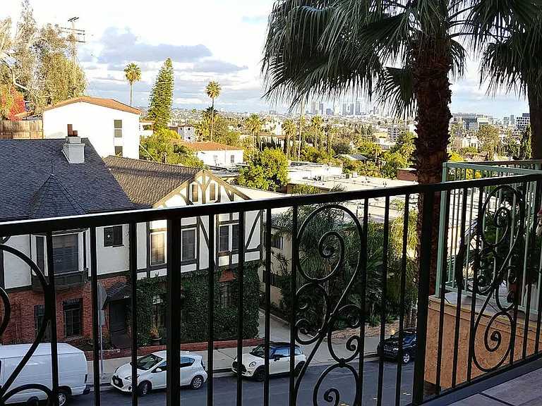 Five Star Suites — Photo 9