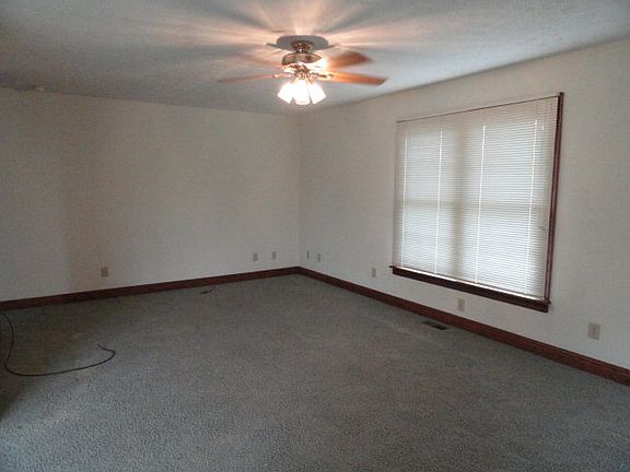 2nd image of 151 Sun Valley Ct Unit 2