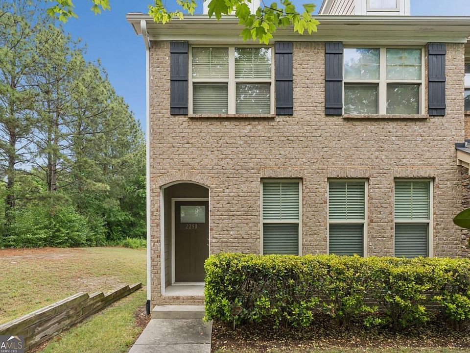 1st image of 2250 Whiteoak Dr SE