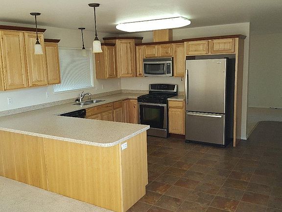 Kitchen with breakfast bar