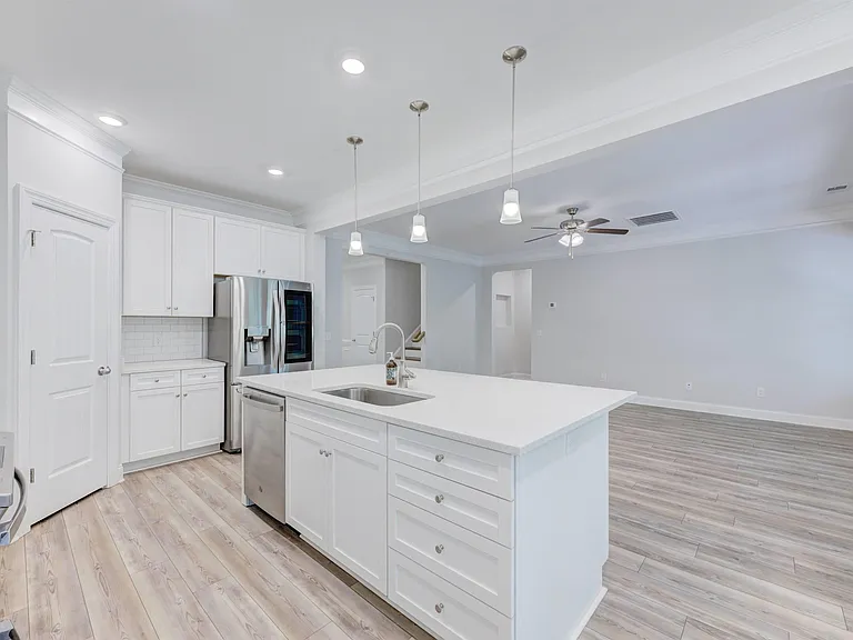 300 Sunnycrest Ln — Photo 20