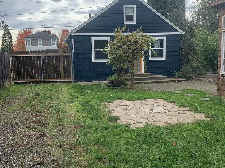 8023 SE Cooper St — Photo 11