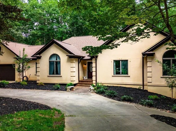228 Muirfield Dr, Spartanburg, SC 29306